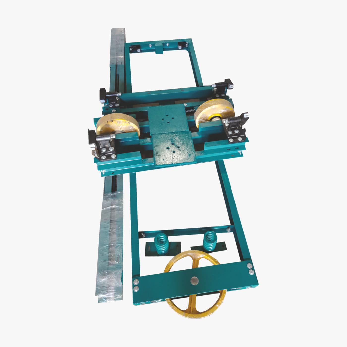 Bottom-pulley safety set with brass-lined gripping wedges, tension springs and rope sheave mounted on a colour-coated steel frame